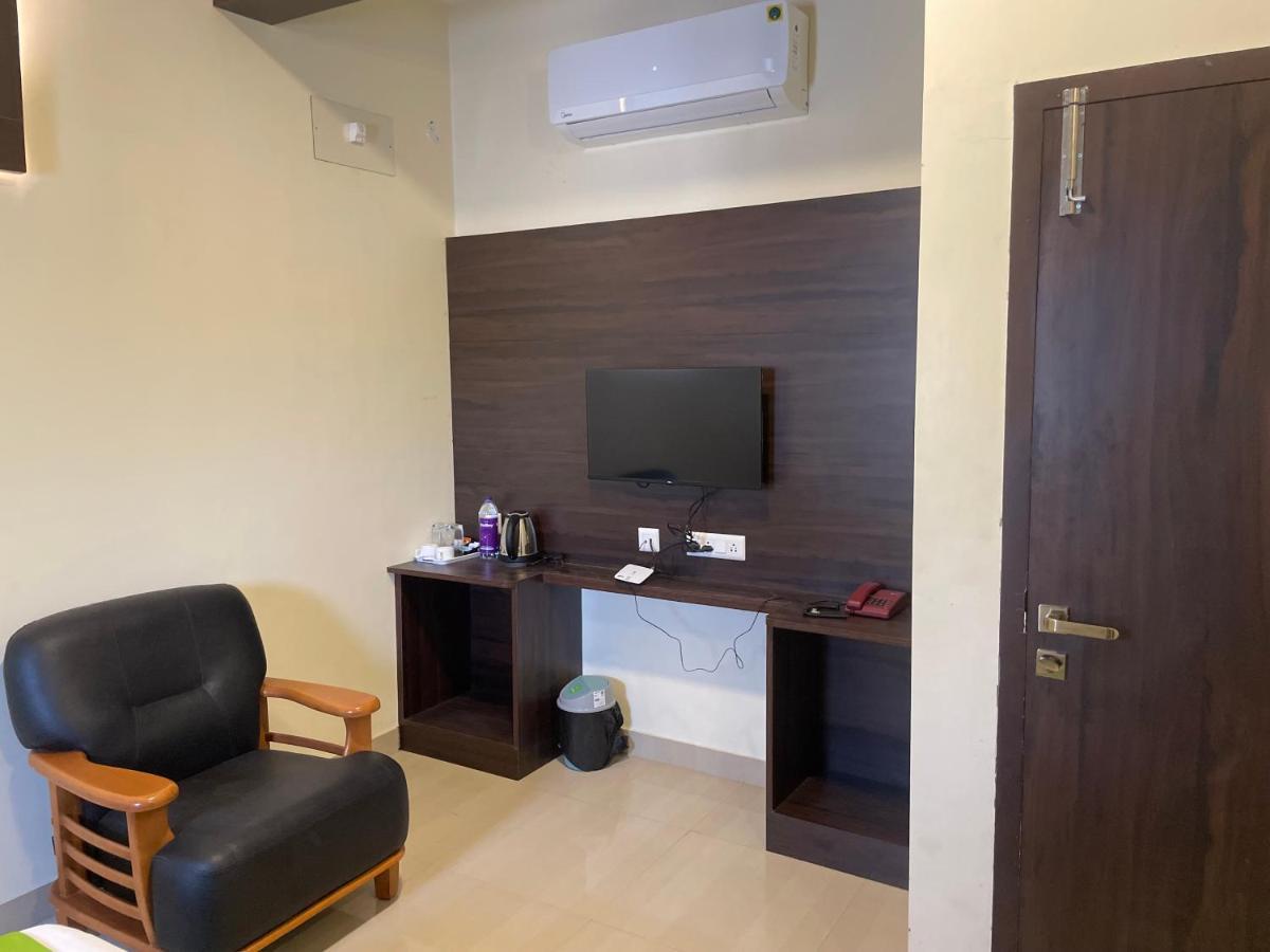 Tranquil Park Hotell Pondicherry Exteriör bild