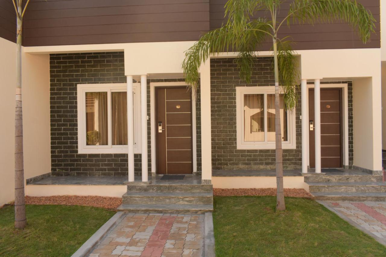 Tranquil Park Hotell Pondicherry Exteriör bild