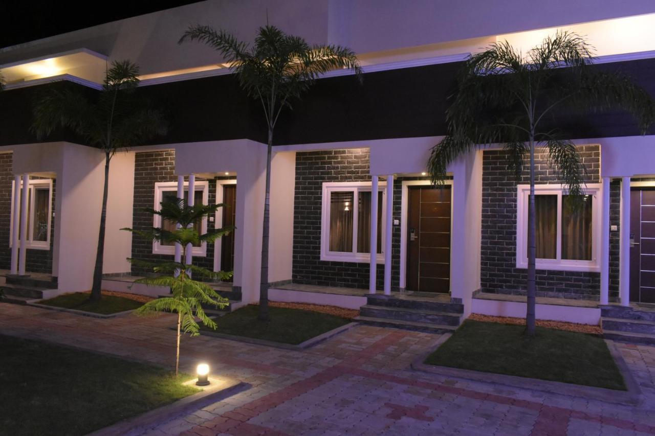Tranquil Park Hotell Pondicherry Exteriör bild